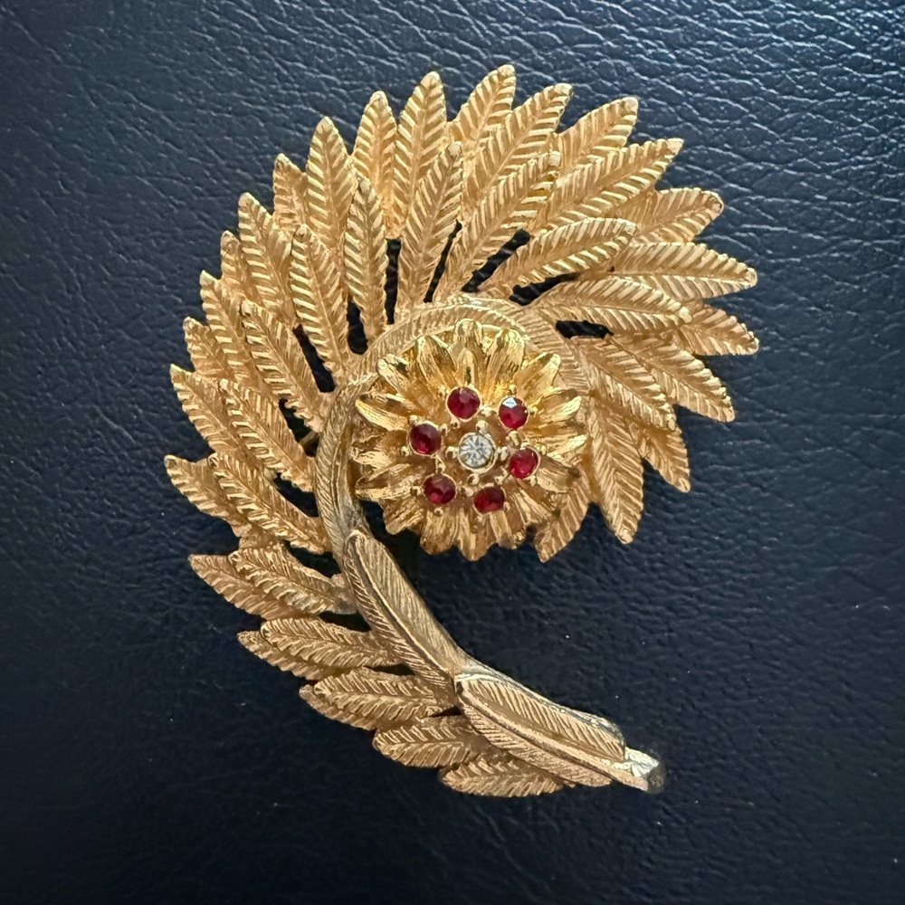 US Pat. No 3509734 Elegant Gold Leaf Brooch/Pendant with Red Accents